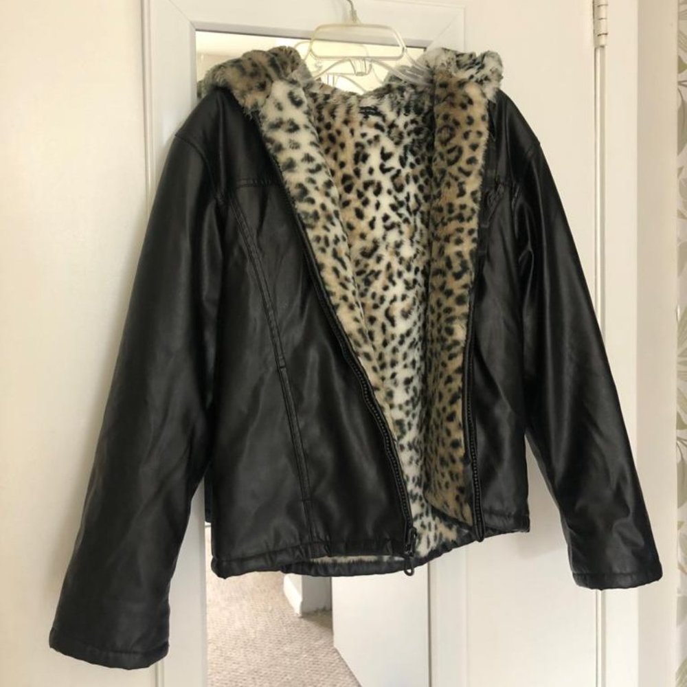 Leather jacket with hood and leopard print inside